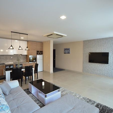 City Center Apartments 피로트 외부 사진