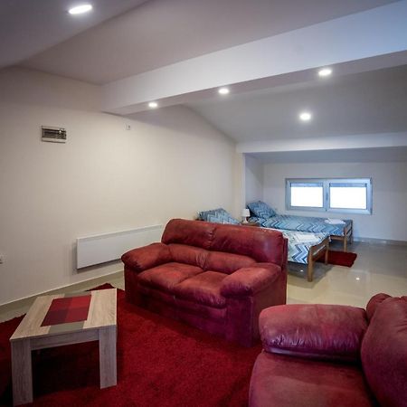 City Center Apartments 피로트 외부 사진