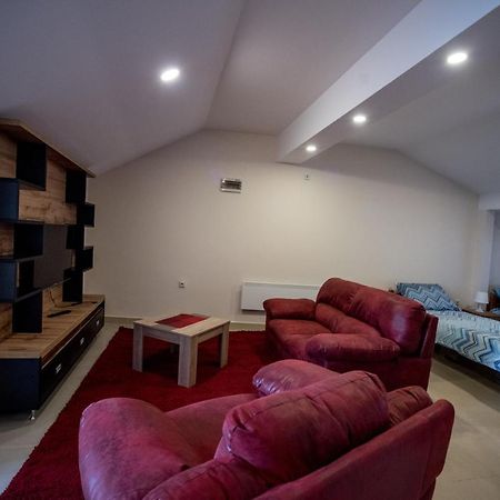 City Center Apartments 피로트 외부 사진