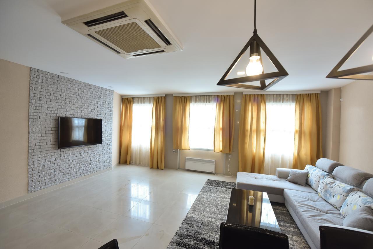City Center Apartments 피로트 외부 사진
