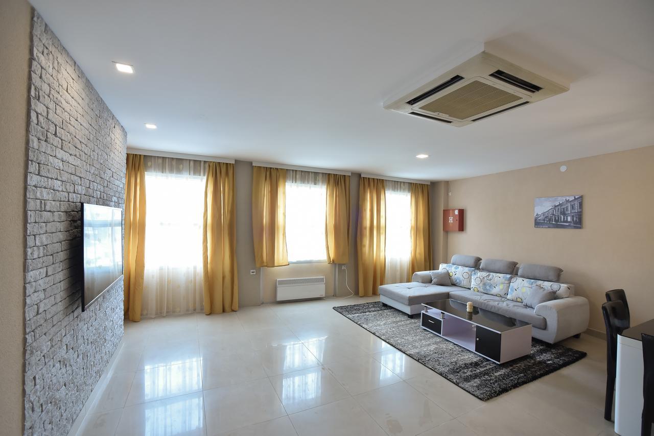 City Center Apartments 피로트 외부 사진
