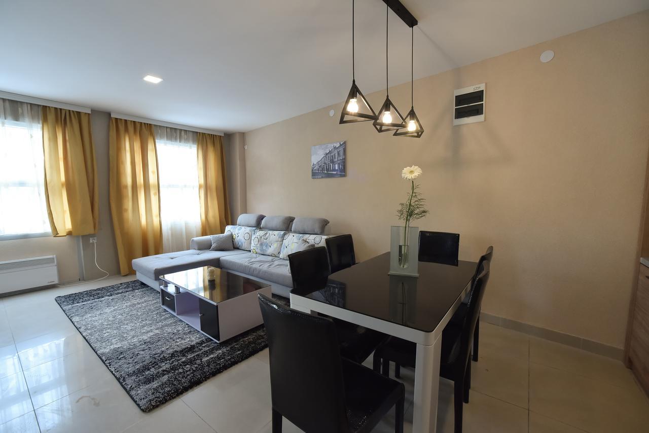 City Center Apartments 피로트 외부 사진