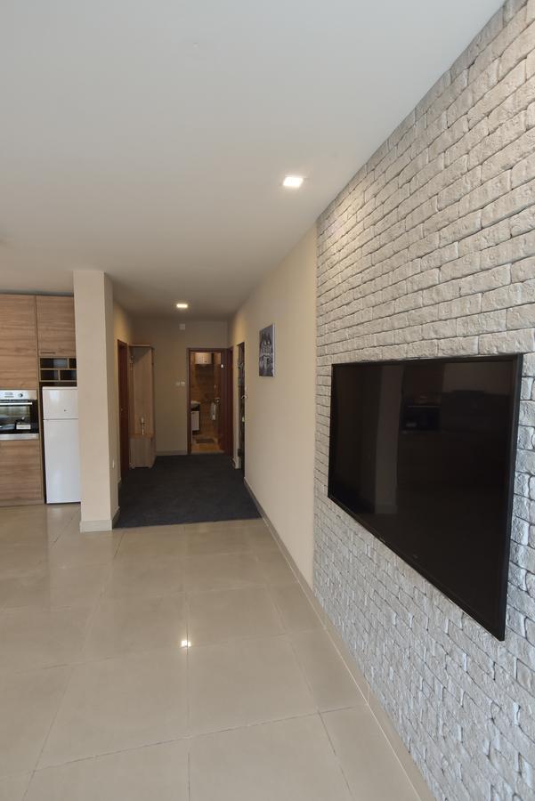 City Center Apartments 피로트 외부 사진