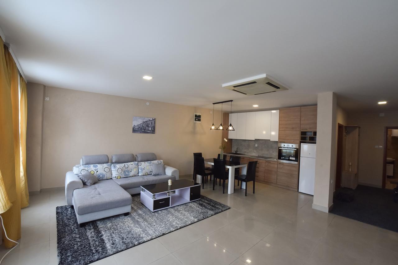 City Center Apartments 피로트 외부 사진