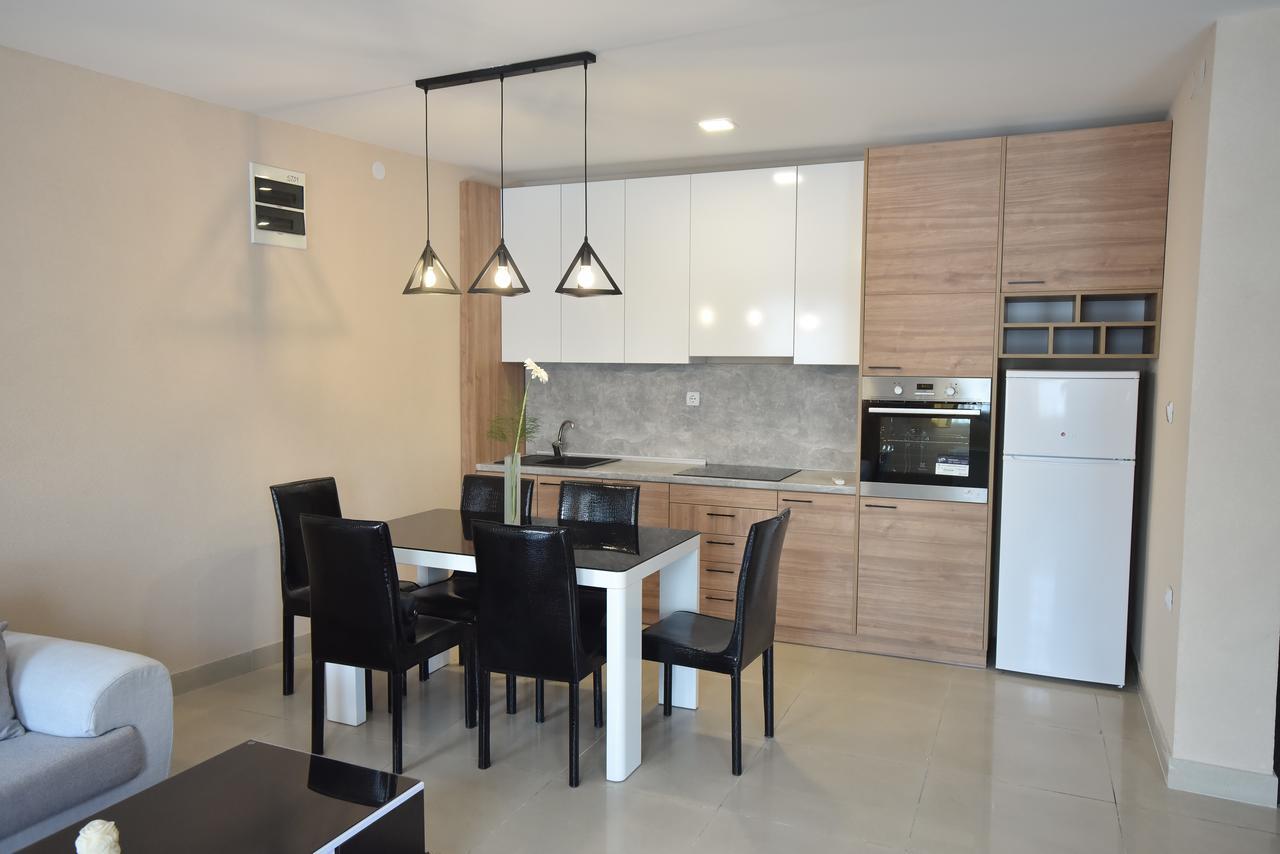 City Center Apartments 피로트 외부 사진
