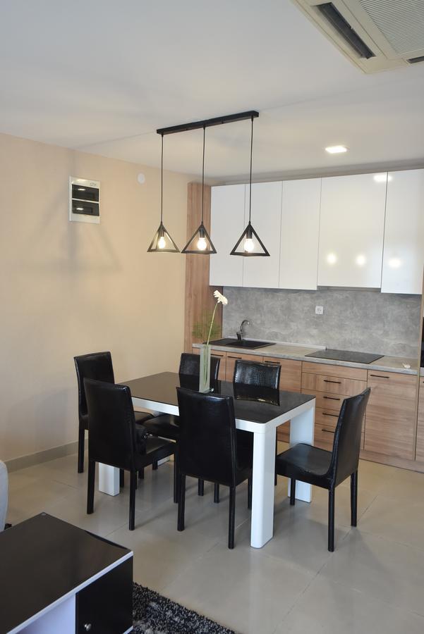 City Center Apartments 피로트 외부 사진