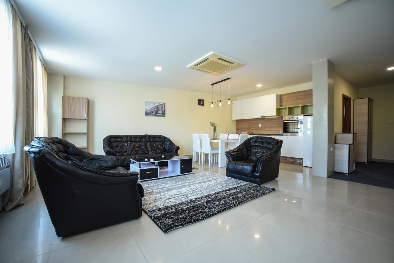 City Center Apartments 피로트 외부 사진
