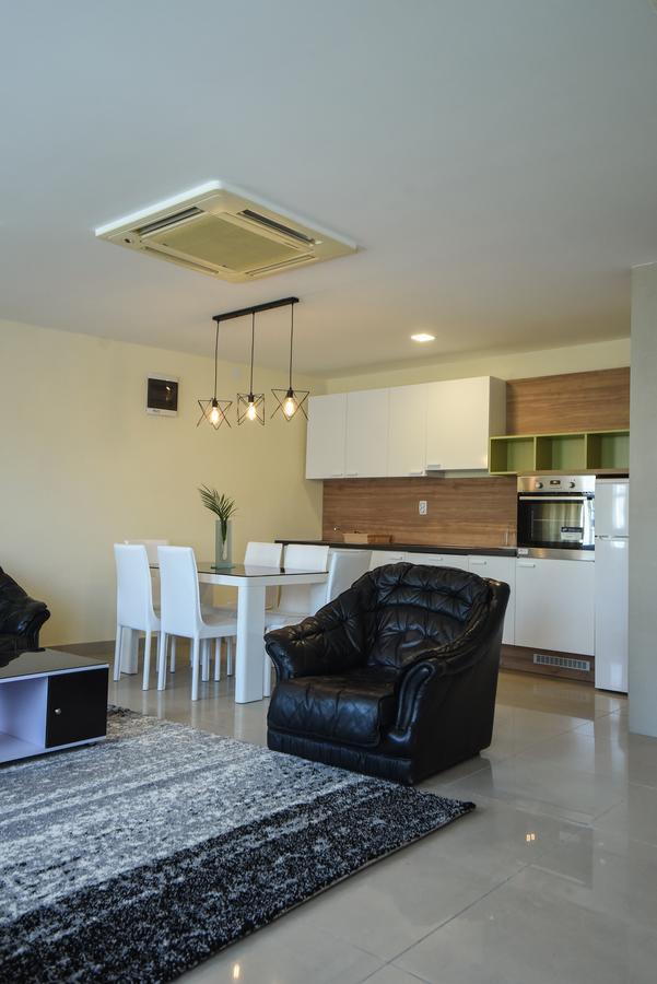 City Center Apartments 피로트 외부 사진
