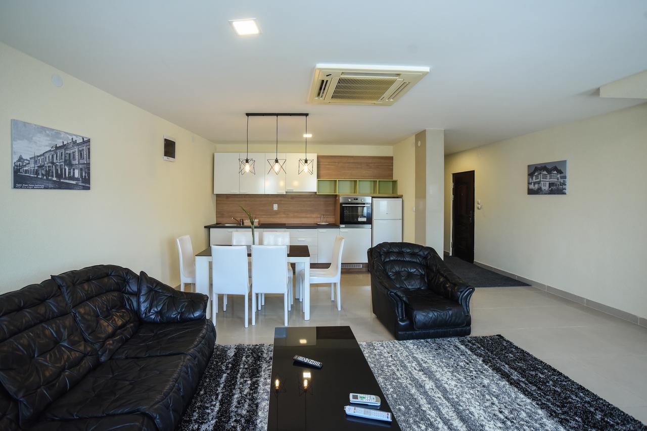 City Center Apartments 피로트 외부 사진