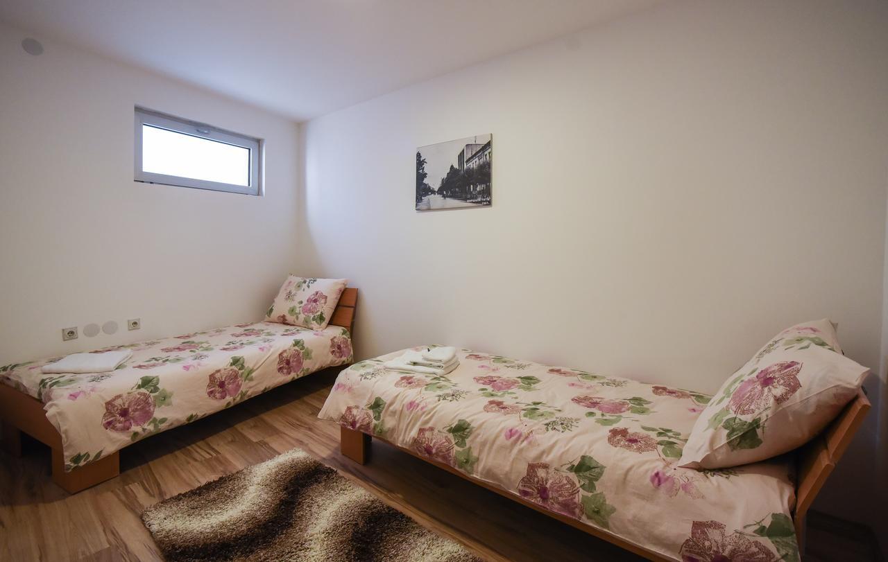 City Center Apartments 피로트 외부 사진