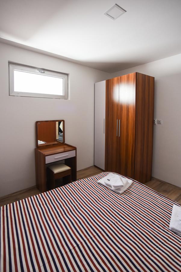 City Center Apartments 피로트 외부 사진