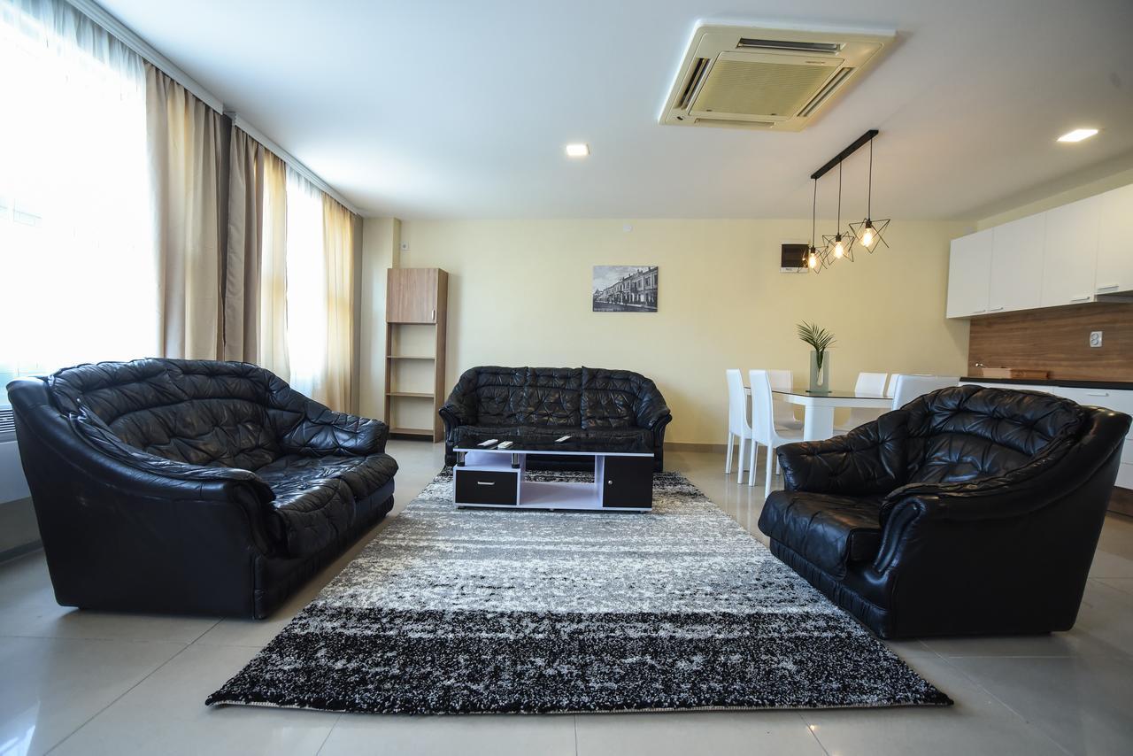City Center Apartments 피로트 외부 사진