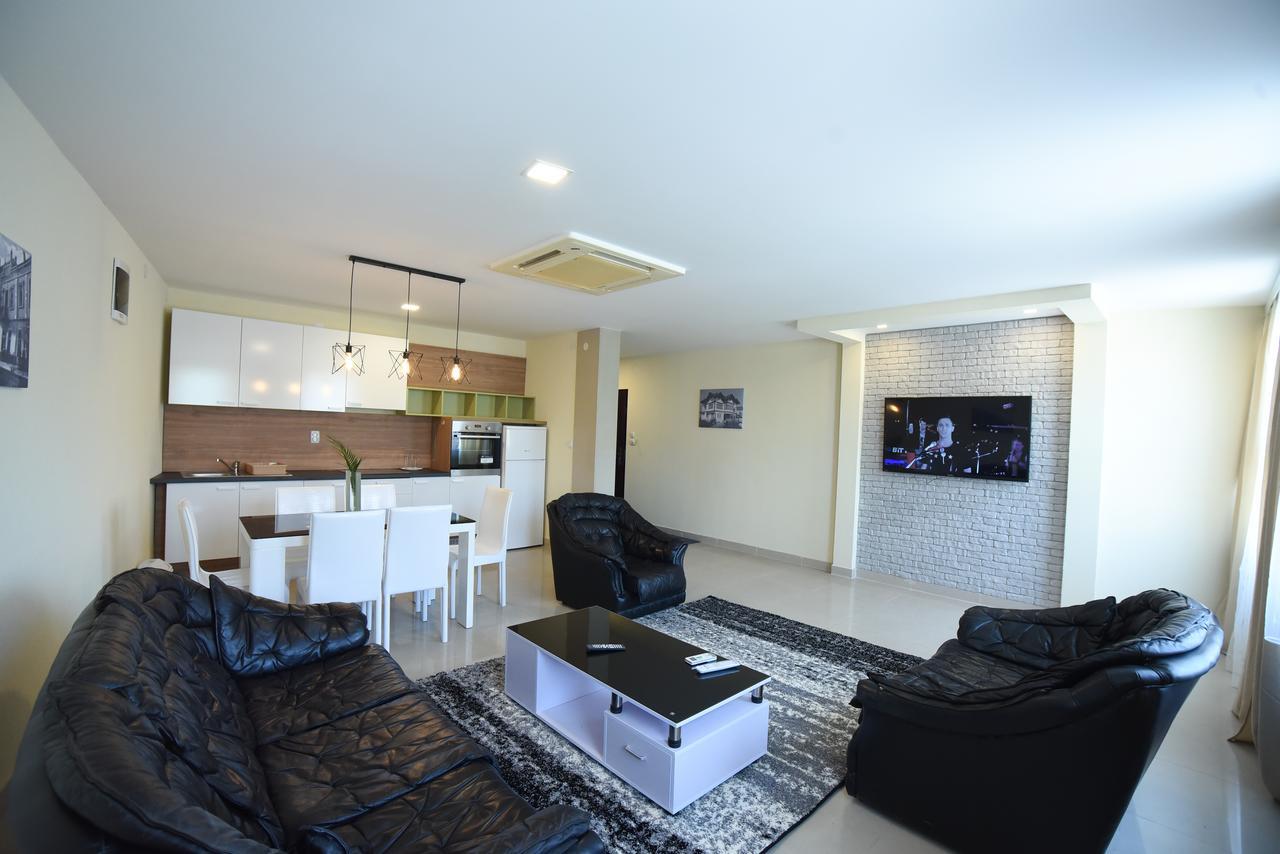 City Center Apartments 피로트 외부 사진