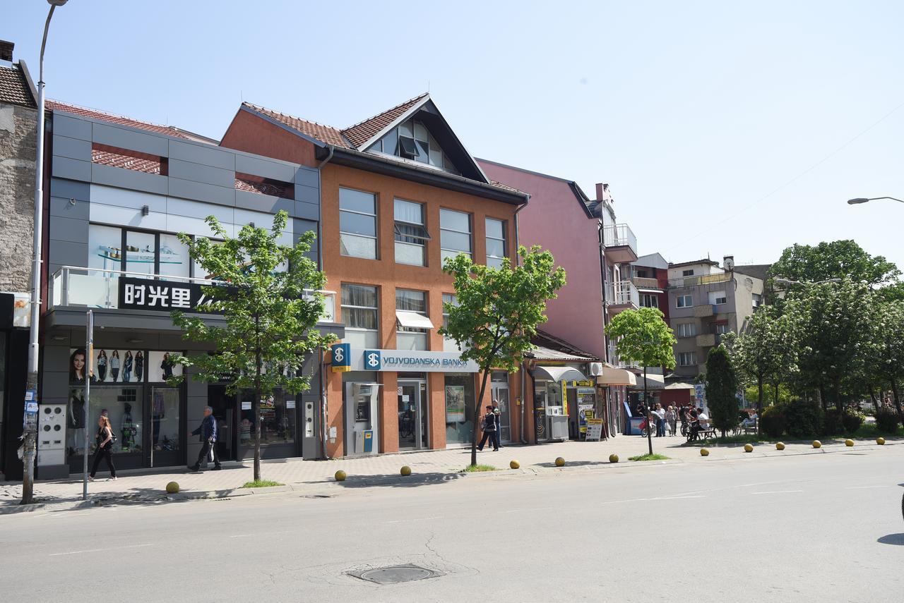 City Center Apartments 피로트 외부 사진