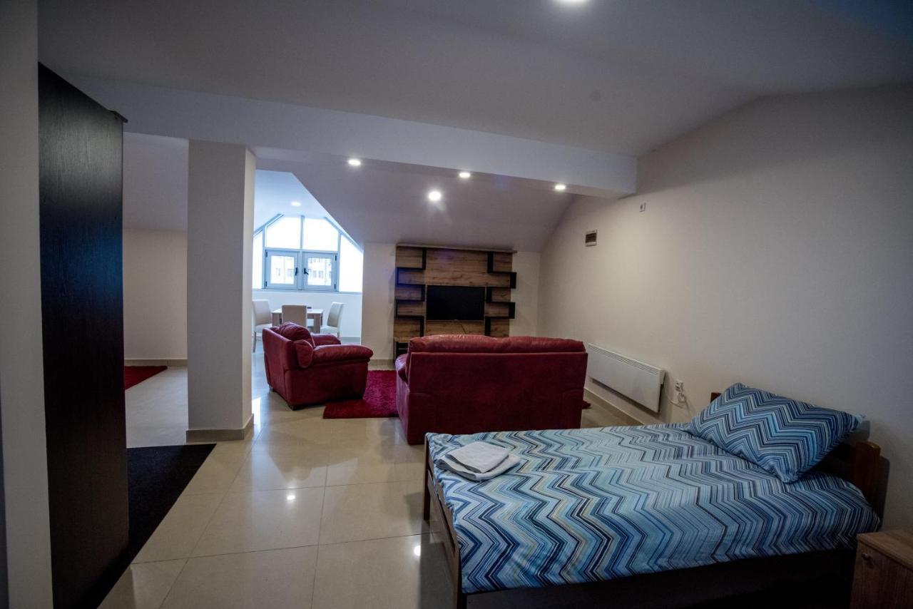City Center Apartments 피로트 외부 사진