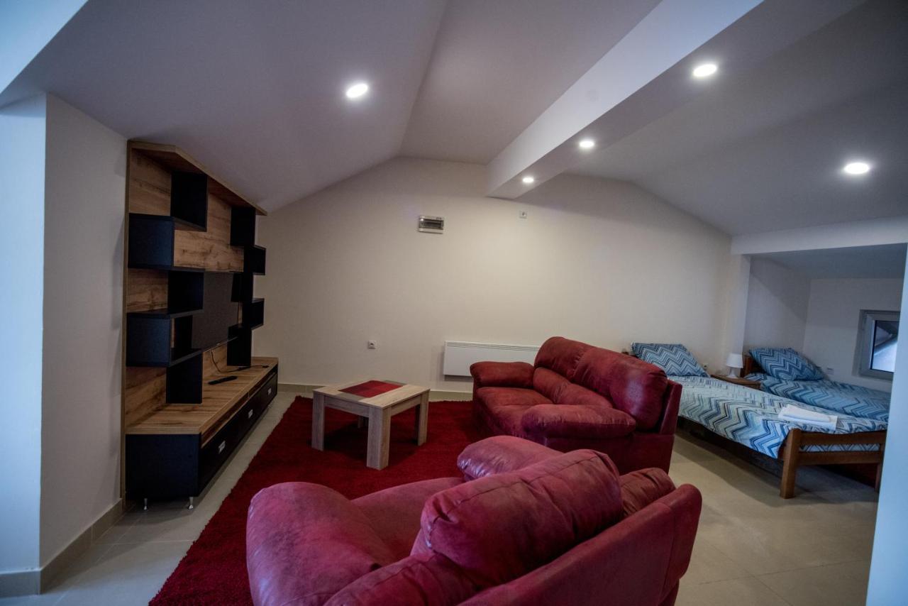 City Center Apartments 피로트 외부 사진