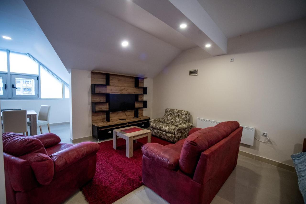 City Center Apartments 피로트 외부 사진