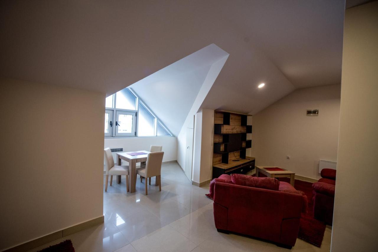 City Center Apartments 피로트 외부 사진