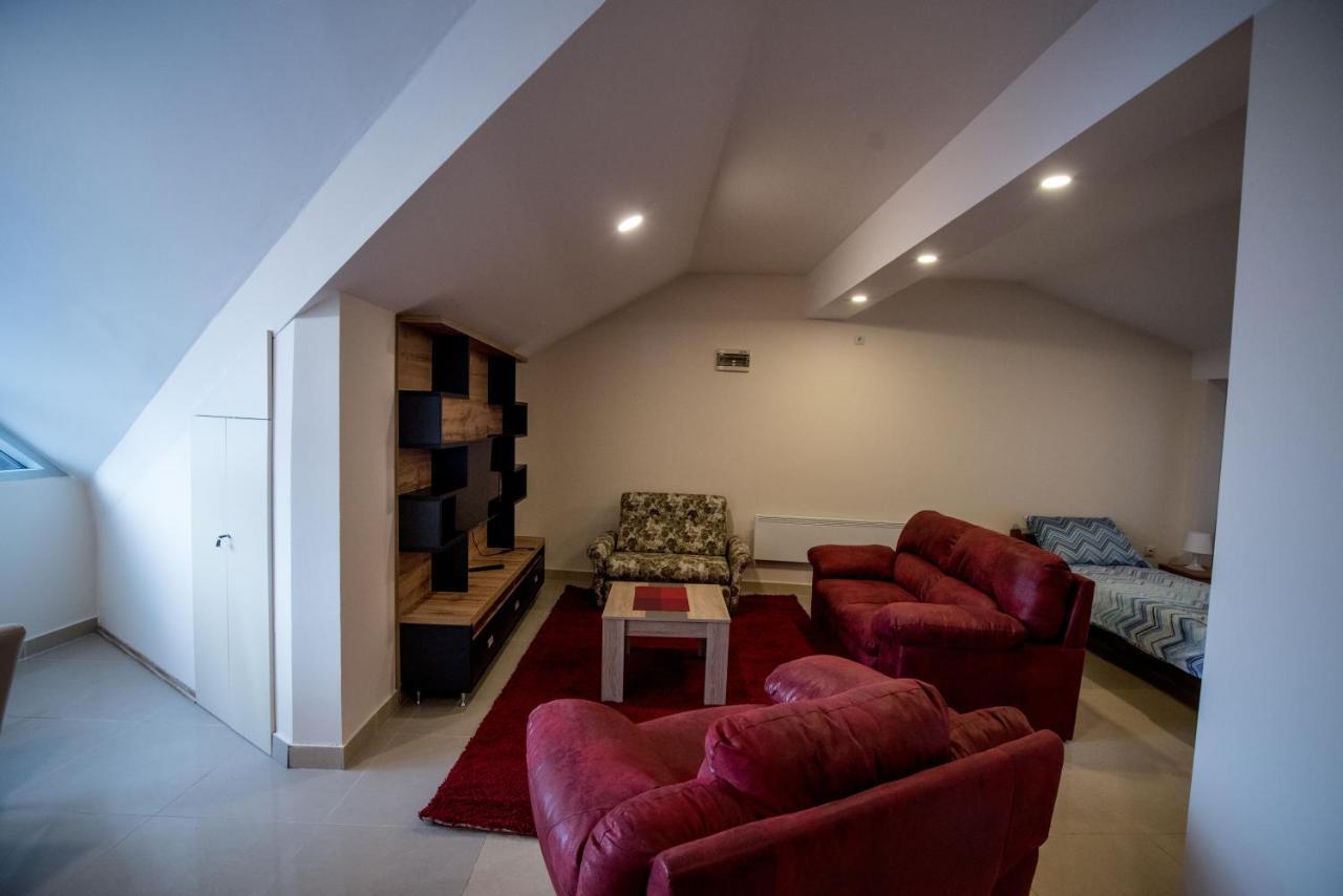 City Center Apartments 피로트 외부 사진