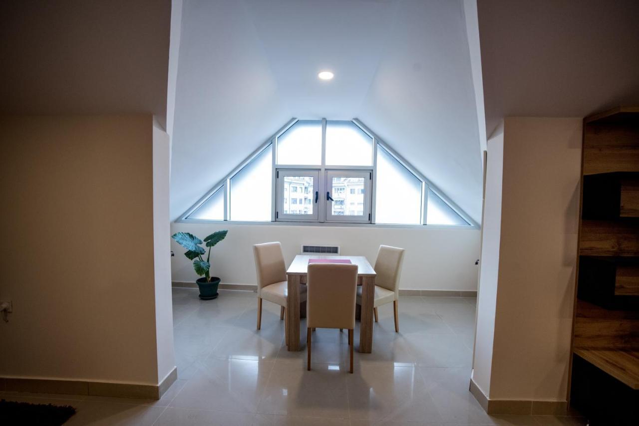 City Center Apartments 피로트 외부 사진